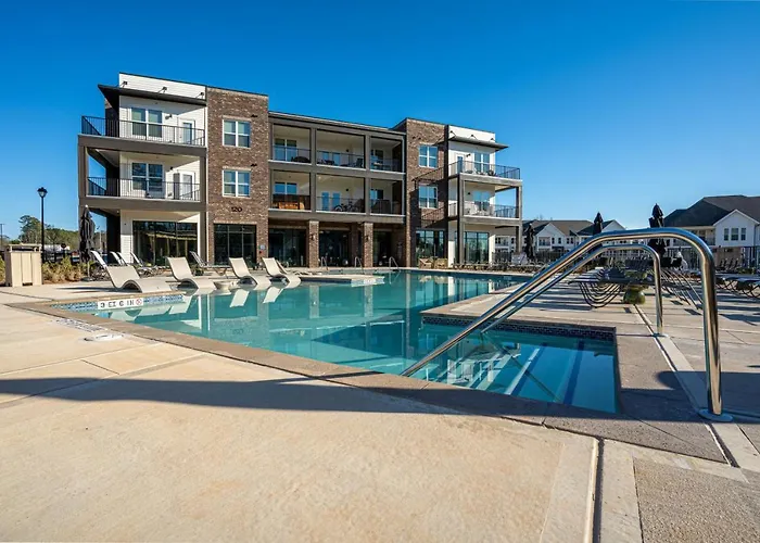 Elegant, Spacious 3Br 2B Apt Perfect For Long Stays